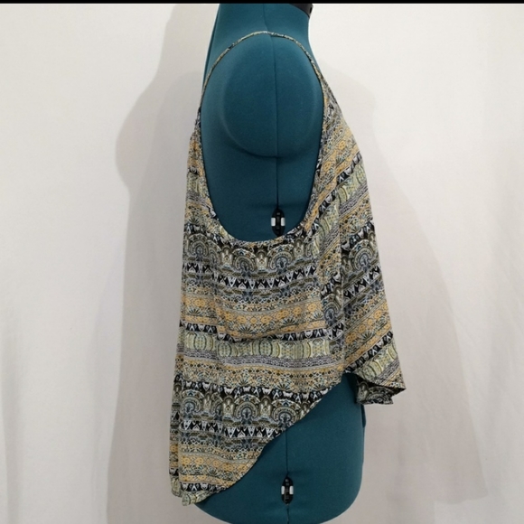 Women’s size M spaghetti strap blouse (538) - Picture 2 of 3